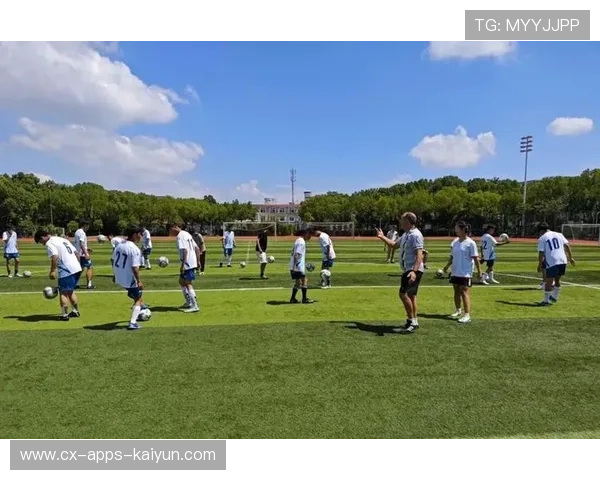 球员技能大赛成为冬训盛事，技战术交流效果显著