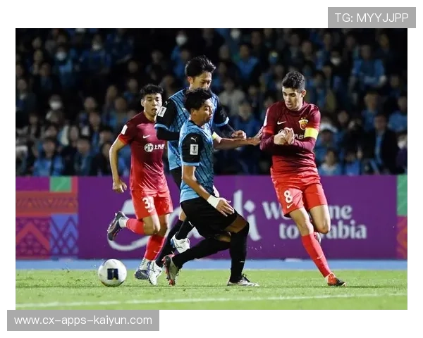 上海海港的整体逼抢限制了对手所有出球线路