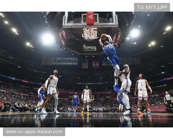 NBA巨星突破后风车暴扣,点燃全场狂潮!